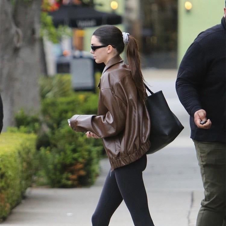 Veste en Cuir Marron Vintage .
