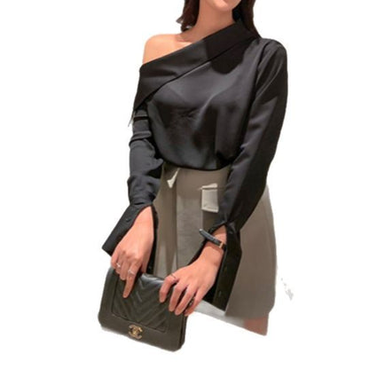 Chemise femme unie à épaules dénudées, boutonnée.