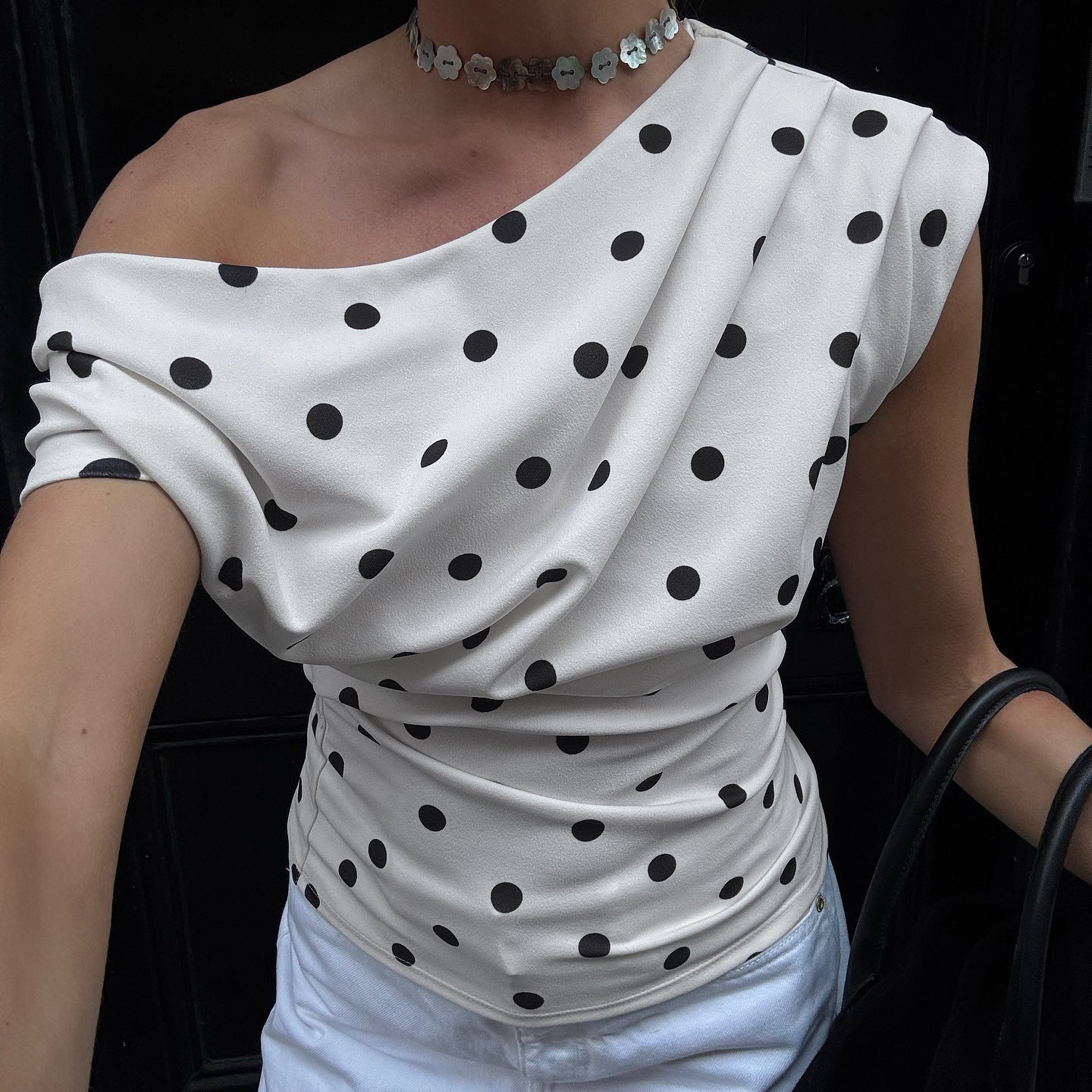 Top asymétrique polka Élégance rétro revisitée