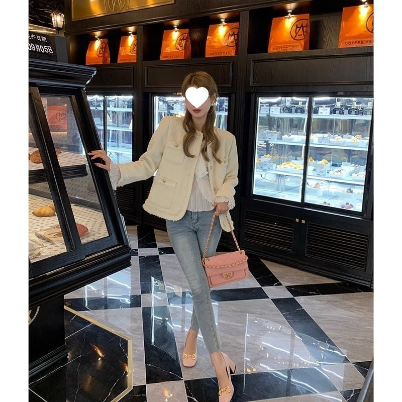 Veste Courte Élégante à Boutons Dorés