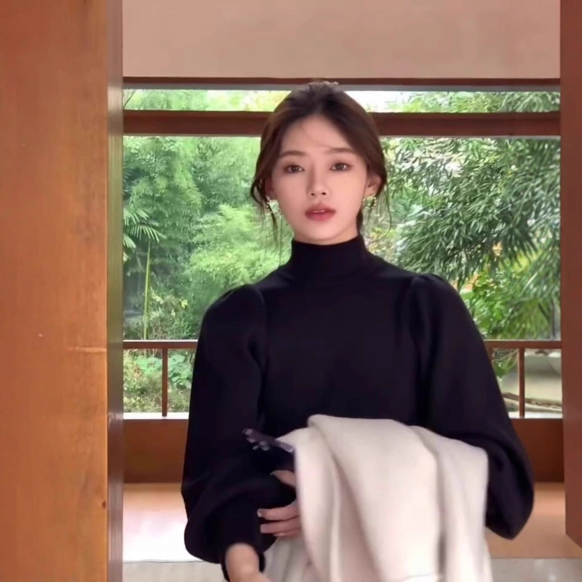 Haut Femme basic à Manches Bouffantes et Col Montant