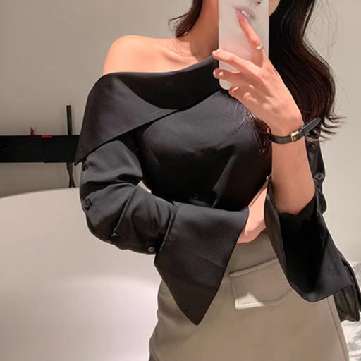 Chemise femme unie à épaules dénudées, boutonnée.