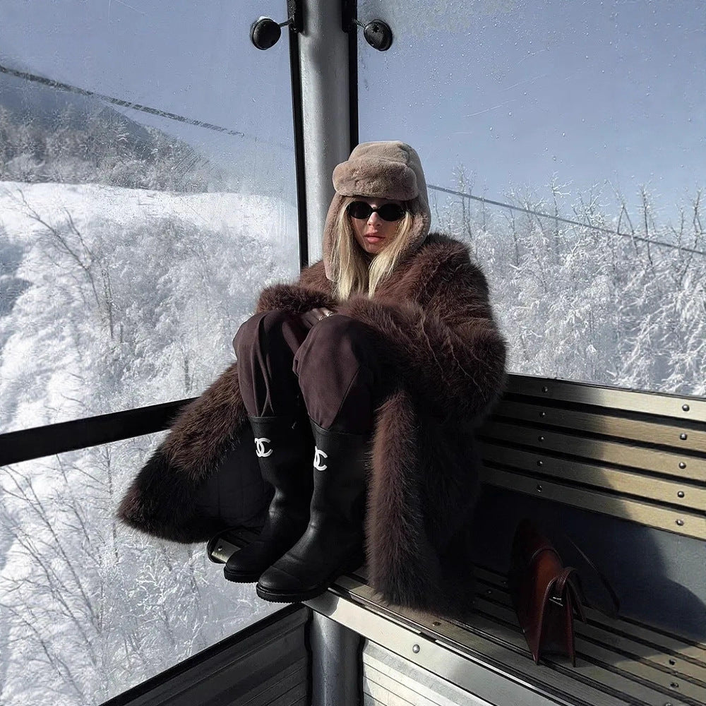 Manteau élégant mi-long à col Claudine en fourrure