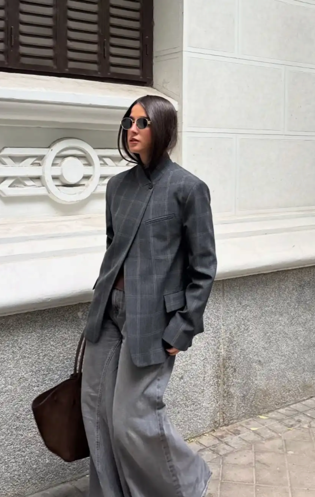 Veste Femme Élégante à Col Montant et Motif à Carreaux