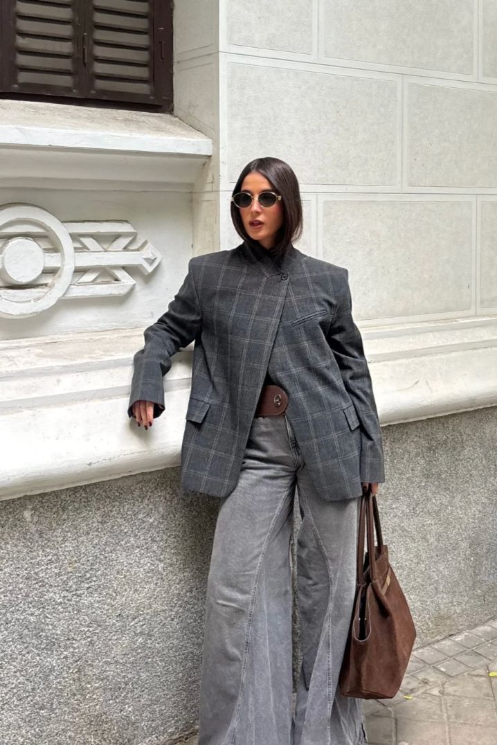 Veste Femme Élégante à Col Montant et Motif à Carreaux