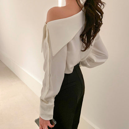 Chemise femme unie à épaules dénudées, boutonnée.